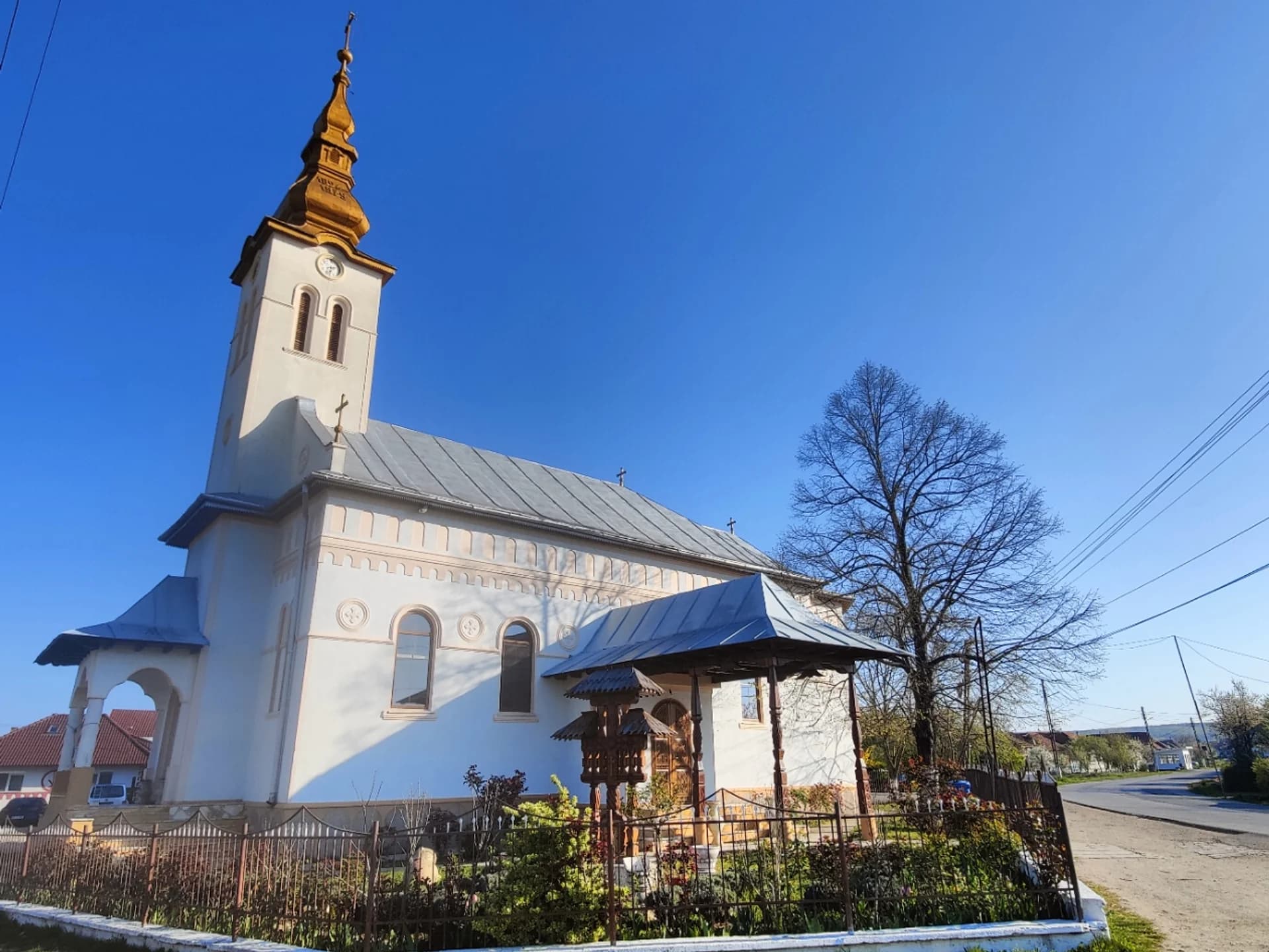 Biserica Sf. Arhangheli Mihail și Gavriil, Chișlaca