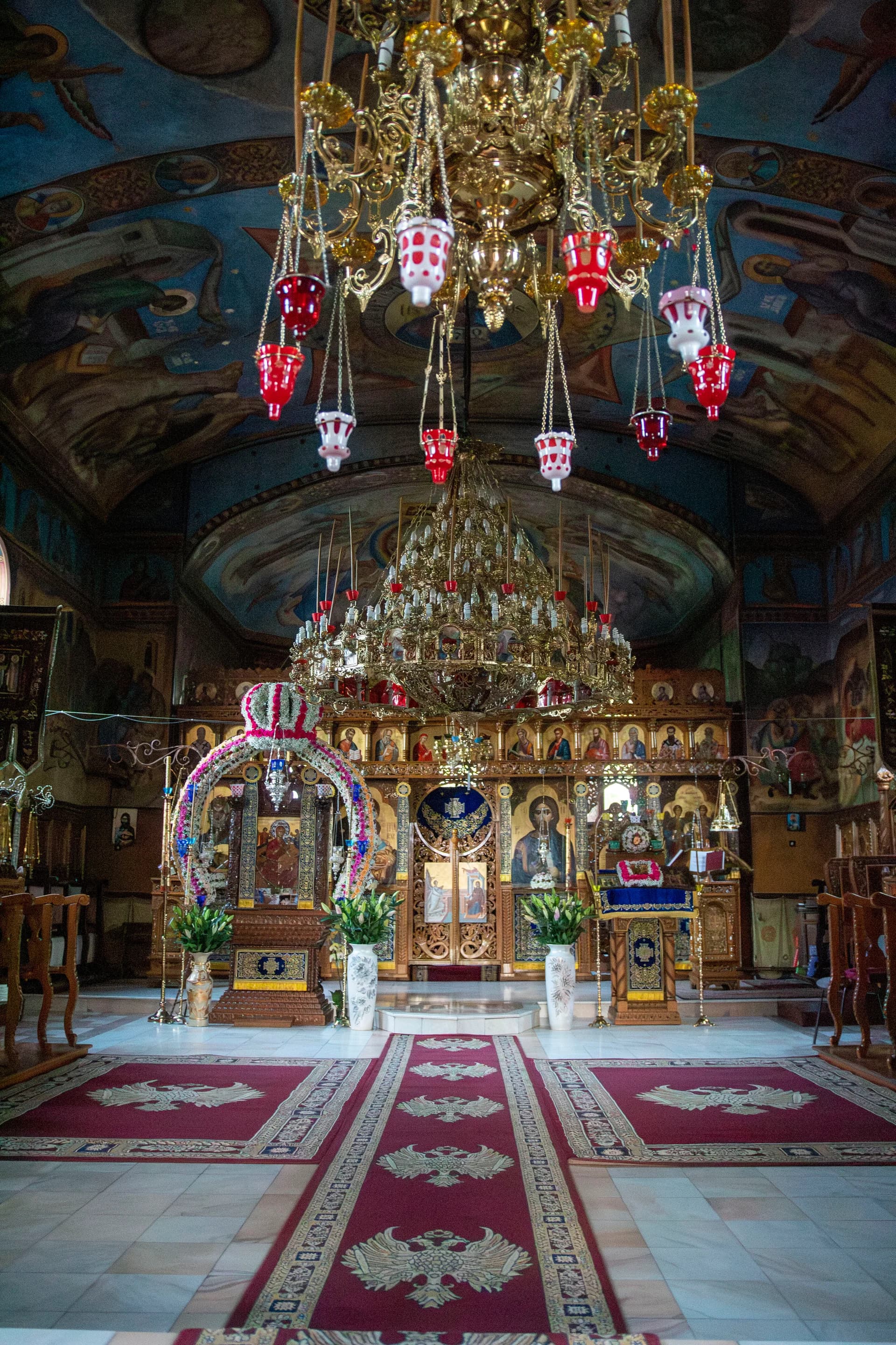 Interiorul Bisericii Sf. Arhangheli, Chișlaca